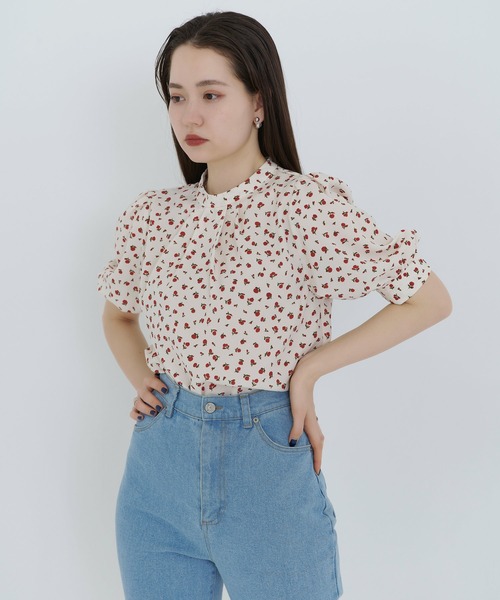 TINA：JOJUN（ティーナジョジュン）の「小花柄 パフスリーブブラウス