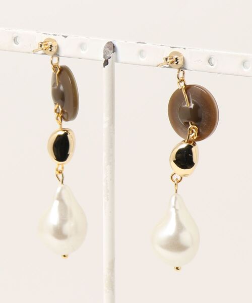 tone(トーン)の「【Astyle】アンティークボタン×ドロップパールピアス(MA)(ピアス(両耳用)・レディース・ゴールド・FREE)」の3枚目の写真