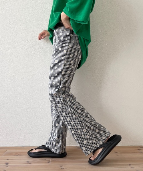 wee9s(ウィークス)の「daisy flare pants / デイジーフレアパンツ(スウェットパンツ・レディース・ブラック/レッド・FREE)」の5枚目の写真