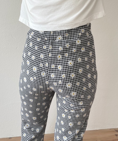 wee9s(ウィークス)の「daisy flare pants / デイジーフレアパンツ(スウェットパンツ・レディース・ブラック/レッド・FREE)」の7枚目の写真