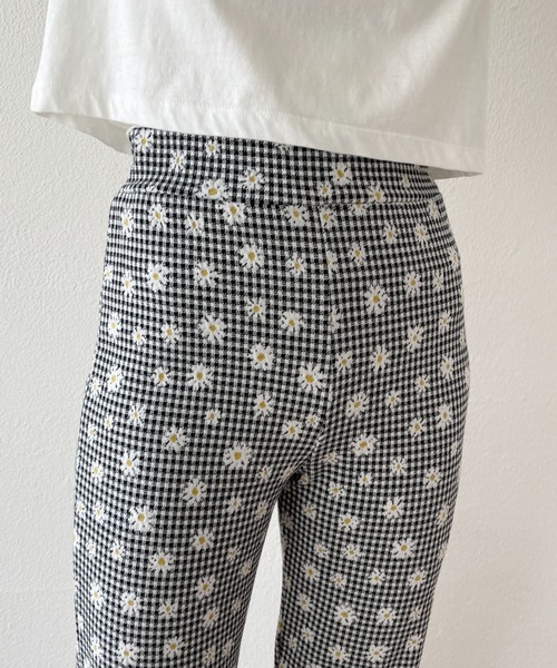wee9s(ウィークス)の「daisy flare pants / デイジーフレアパンツ(スウェットパンツ・レディース・ブラック/レッド・FREE)」の8枚目の写真