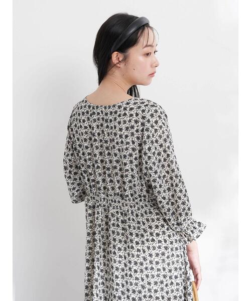 earth music&ecology（アースミュージックアンドエコロジー）の「フラワーVネックハオリワンピース（ワンピース・レディース・ブラック/レッド系その他5・FREE）」の13枚目の写真