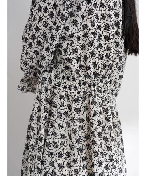 earth music&ecology（アースミュージックアンドエコロジー）の「フラワーVネックハオリワンピース（ワンピース・レディース・ブラック/レッド系その他5・FREE）」の21枚目の写真