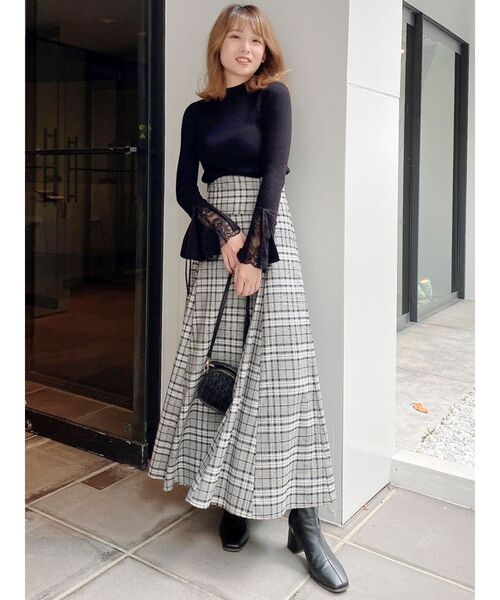 dazzlin(ダズリン)の「ヘムレースフレアニットトップス(ニット/セーター・レディース・ピンク/オフホワイト/ブラウン/ブラック・FREE)」の19枚目の写真