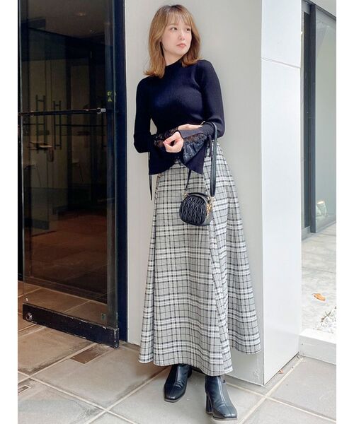 dazzlin(ダズリン)の「ヘムレースフレアニットトップス(ニット/セーター・レディース・ピンク/オフホワイト/ブラウン/ブラック・FREE)」の6枚目の写真