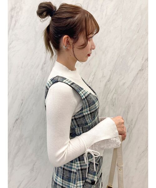 dazzlin(ダズリン)の「ヘムレースフレアニットトップス(ニット/セーター・レディース・ピンク/オフホワイト/ブラウン/ブラック・FREE)」の17枚目の写真