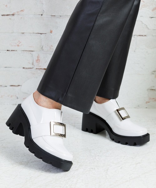 attagirl(アタガール)の「スクエアトゥバックルシューズ(ドレスシューズ・レディース・ブラック/ブラック系その他/ホワイト系その他・S/M/L/LL)」の1枚目の写真