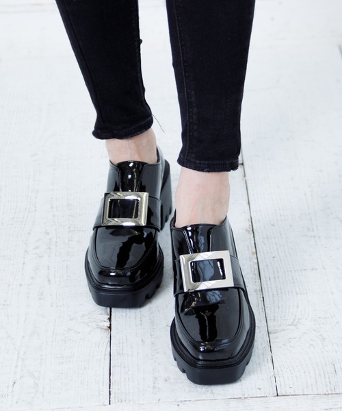 attagirl(アタガール)の「スクエアトゥバックルシューズ(ドレスシューズ・レディース・ブラック/ブラック系その他/ホワイト系その他・S/M/L/LL)」の5枚目の写真