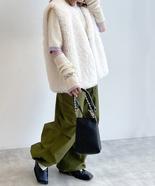 w closet(ダブルクローゼット)の「ボリュームフェイクファーベスト(ベスト・レディース・アイボリー/モカ/ライトベージュ・FREE)」の11枚目の写真