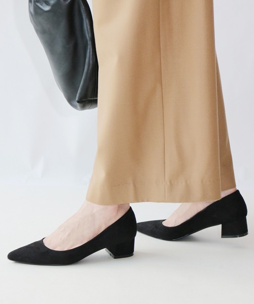 Fin(フィン)の「ポインテッドトゥチャンキーヒールパンプス【低反発スポンジ入り】(パンプス・レディース・ブラック系その他/ブラック/ベージュ/グレー・24cm/23cm/25cm/24.5cm/23.5cm/22.5cm)」の15枚目の写真
