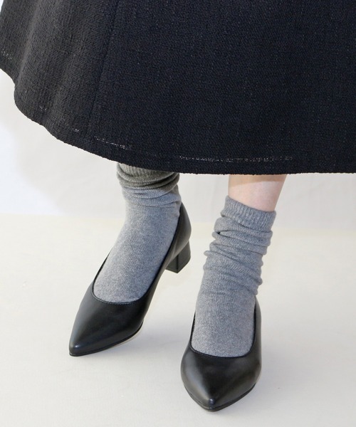 Fin(フィン)の「ポインテッドトゥチャンキーヒールパンプス【低反発スポンジ入り】(パンプス・レディース・ブラック系その他/ブラック/ベージュ/グレー・24cm/23cm/25cm/24.5cm/23.5cm/22.5cm)」の17枚目の写真