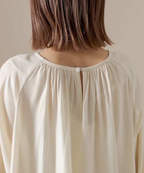 mline（エムライン）の「[mline]肩開きタックブラウス（シャツ/ブラウス・レディース・ベージュ/アイボリー・FREE）」の13枚目の写真