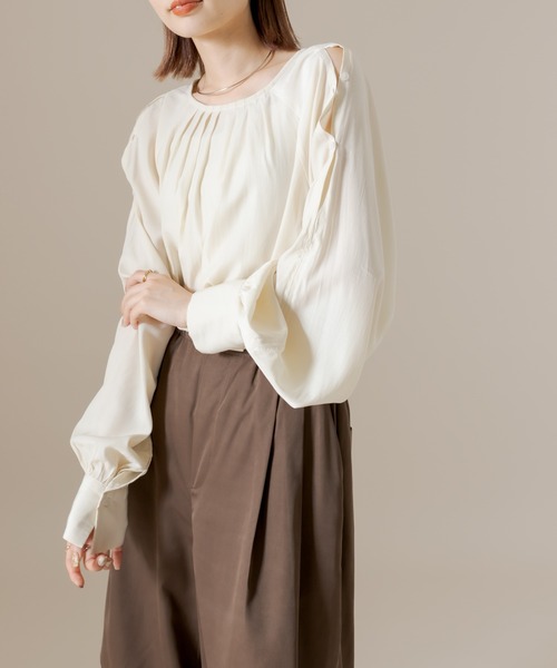 mline（エムライン）の「[mline]肩開きタックブラウス（シャツ/ブラウス・レディース・ベージュ/アイボリー・FREE）」の9枚目の写真
