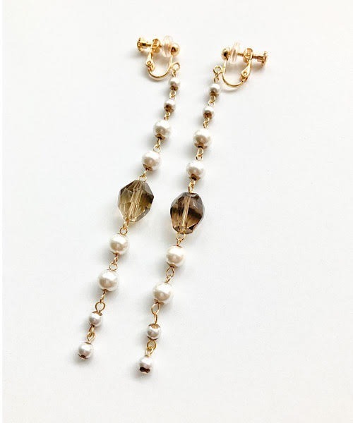 【studio wave】蒔絵貝パールとスモーキークォーツのロングイヤリング（イヤリング）｜tone（トーン） pattayablatt.com