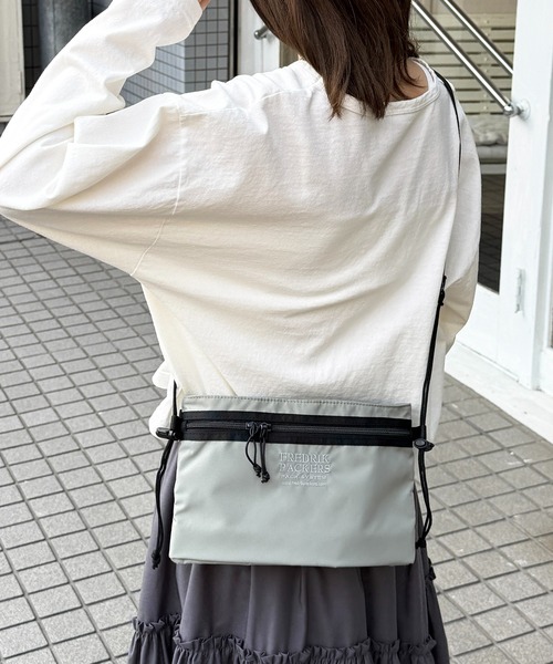 FREDRIK PACKERS（フレドリックパッカーズ）の「【FREDRIK PACKERS】420D UTILITY SACK M（ショルダーバッグ・メンズ・ブラック/オリーブ/シルバー/カーキ・FREE）」の4枚目の写真