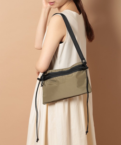 FREDRIK PACKERS（フレドリックパッカーズ）の「【FREDRIK PACKERS】420D UTILITY SACK M（ショルダーバッグ・メンズ・ブラック/オリーブ/シルバー/カーキ・FREE）」の9枚目の写真