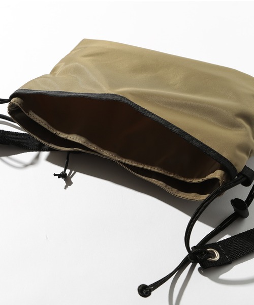 FREDRIK PACKERS（フレドリックパッカーズ）の「【FREDRIK PACKERS】420D UTILITY SACK M（ショルダーバッグ・メンズ・ブラック/オリーブ/シルバー/カーキ・FREE）」の14枚目の写真