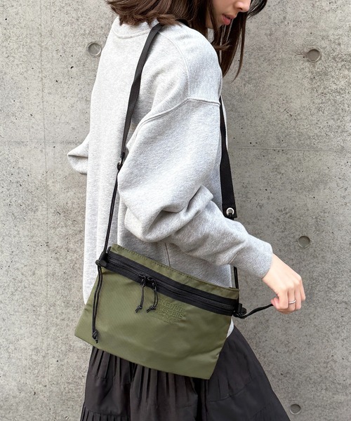FREDRIK PACKERS（フレドリックパッカーズ）の「【FREDRIK PACKERS】420D UTILITY SACK M（ショルダーバッグ・メンズ・ブラック/オリーブ/シルバー/カーキ・FREE）」の22枚目の写真