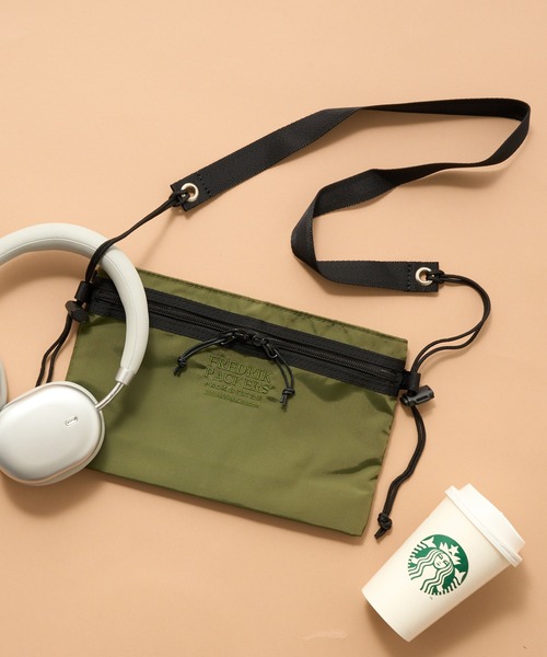 FREDRIK PACKERS（フレドリックパッカーズ）の「【FREDRIK PACKERS】420D UTILITY SACK M（ショルダーバッグ・メンズ・ブラック/オリーブ/シルバー/カーキ・FREE）」の21枚目の写真