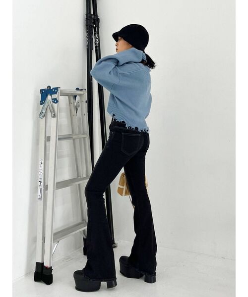 EMODA(エモダ)の「スーパーハイウエストフレアパギンス(デニムパンツ・レディース・ブラック/インディゴブルー・SMALL/MEDIUM/X-SMALL)」の13枚目の写真