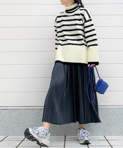 Q（キュー）の「モノトーンボーダータートルニット（ニット/セーター・レディース・ブラック系その他/ホワイト系その他・MEDIUM）」の6枚目の写真