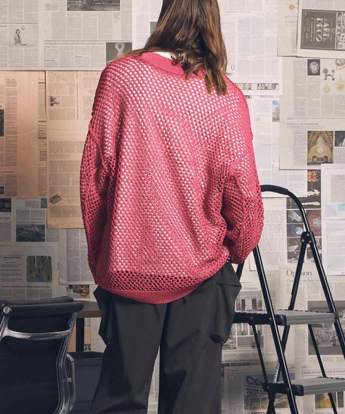 MAISON SPECIAL（メゾンスペシャル）の「《ユニセックスアイテム》ストローヤーンハニカムメッシュプライムオーバーVネックニットプルオーバー【MAISON SPECIAL/メゾンスペシャル】（ニット/セーター・メンズ・ピンク/ブラック/オフホワイト・1/2）」の7枚目の写真