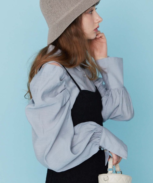 archives(アルシーヴ)の「肩あきドレープ2WAYブラウス(シャツ/ブラウス・レディース・アイボリー/ブラック/ブルー・MEDIUM)」の3枚目の写真