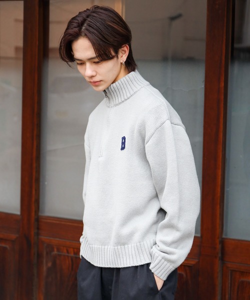 SPINNS（スピンズ）の「【ビッグシルエット】ワンポイントロゴ ハーフジップニット（ニット/セーター・メンズ・アイボリー/グリーン/グレー/ブラック・ONESIZE）」の4枚目の写真