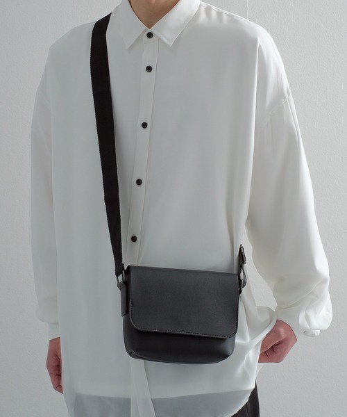 improves（インプローブス）の「合皮 ショルダー ミニバッグ（ショルダーバッグ・メンズ・ブラック・FREE）」の2枚目の写真