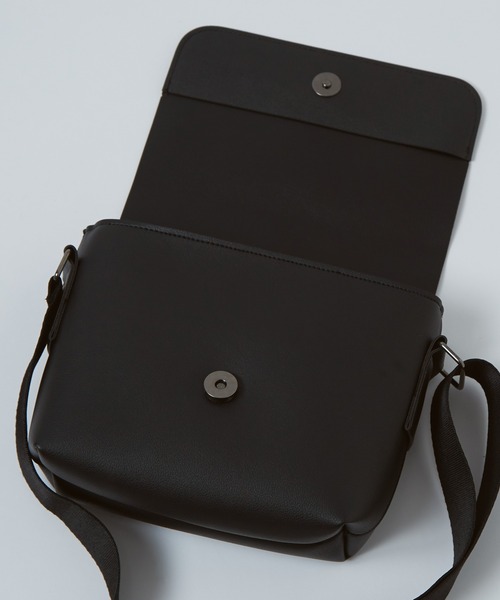 improves（インプローブス）の「合皮 ショルダー ミニバッグ（ショルダーバッグ・メンズ・ブラック・FREE）」の5枚目の写真