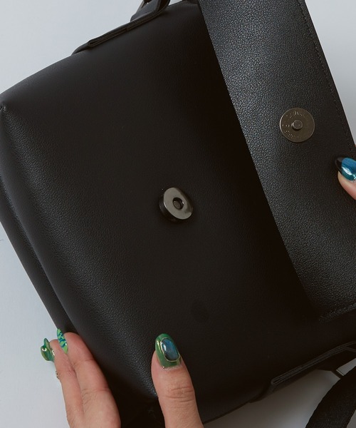 improves（インプローブス）の「合皮 ショルダー ミニバッグ（ショルダーバッグ・メンズ・ブラック・FREE）」の6枚目の写真