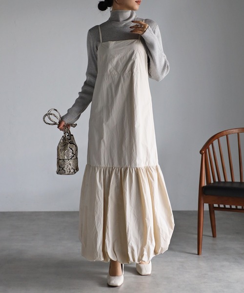 r.(アールドット)の「タフタ バルーン キャミワンピース(ジャンパースカート・レディース・ブラック/ベージュ/オフホワイト/ライトベージュ・FREE)」の4枚目の写真