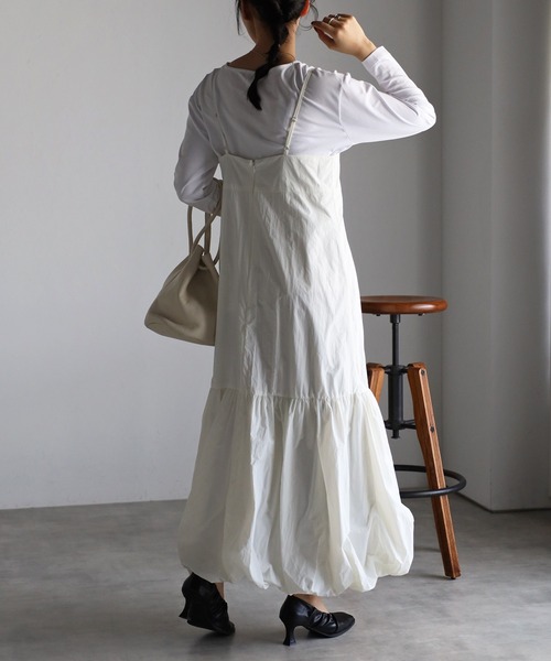 r.(アールドット)の「タフタ バルーン キャミワンピース(ジャンパースカート・レディース・ブラック/ベージュ/オフホワイト/ライトベージュ・FREE)」の7枚目の写真