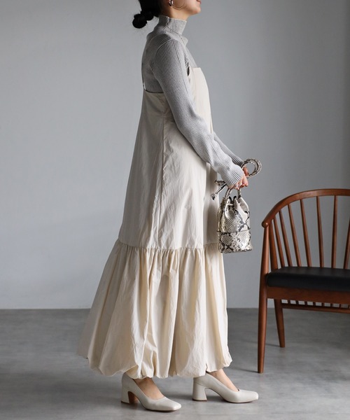 r.(アールドット)の「タフタ バルーン キャミワンピース(ジャンパースカート・レディース・ブラック/ベージュ/オフホワイト/ライトベージュ・FREE)」の17枚目の写真
