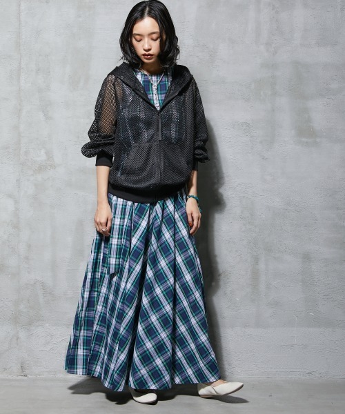 GEVS.(ジェイヴィス)の「<大きいサイズ> メッシュジップアップパーカー GEVS.(パーカー・レディース・ブラック/オフホワイト・3L/L/LL/5L/4L)」の16枚目の写真
