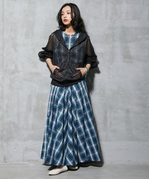 GEVS.(ジェイヴィス)の「<大きいサイズ> メッシュジップアップパーカー GEVS.(パーカー・レディース・ブラック/オフホワイト・3L/L/LL/5L/4L)」の17枚目の写真