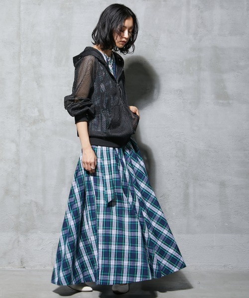 GEVS.(ジェイヴィス)の「<大きいサイズ> メッシュジップアップパーカー GEVS.(パーカー・レディース・ブラック/オフホワイト・3L/L/LL/5L/4L)」の14枚目の写真
