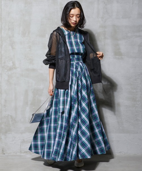 GEVS.(ジェイヴィス)の「<大きいサイズ> メッシュジップアップパーカー GEVS.(パーカー・レディース・ブラック/オフホワイト・3L/L/LL/5L/4L)」の15枚目の写真
