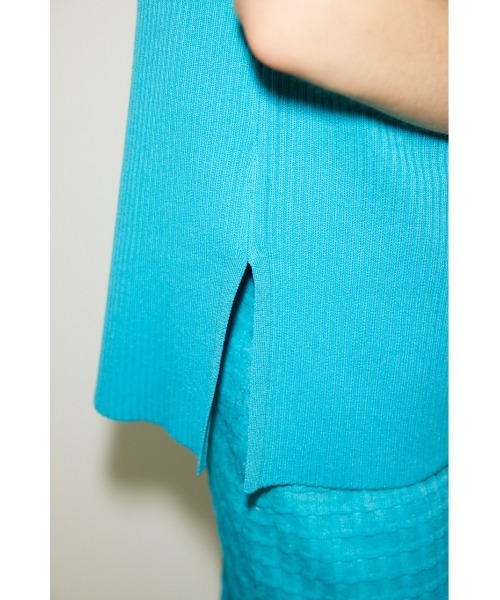 THROW by SLY（スローバイスライ）の「THROW PADDED H/N RIB TOPS パデッド ハイネック リブ トップス ドライタッチ スタンドネック セットアップ可能（Tシャツ/カットソー・レディース・ブラック/ライトブルー/アイボリー・FREE）」の11枚目の写真