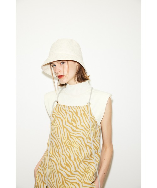 THROW by SLY（スローバイスライ）の「THROW PADDED H/N RIB TOPS パデッド ハイネック リブ トップス ドライタッチ スタンドネック セットアップ可能（Tシャツ/カットソー・レディース・ブラック/ライトブルー/アイボリー・FREE）」の16枚目の写真