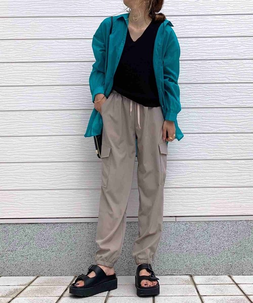 Q（キュー）の「コットンボイルスキッパーシャツ（シャツ/ブラウス・レディース・ラベンダー/エメラルド/パープル/グレイッシュベージュ/ピンク/ベージュ/マスタード/チャコールグレー・MEDIUM）」の21枚目の写真