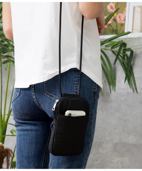 LATINA（ラティーナ）の「マルチWAYスマホショルダーバッグ（ショルダーバッグ・レディース・ブラック/カーキ・FREE）」の2枚目の写真