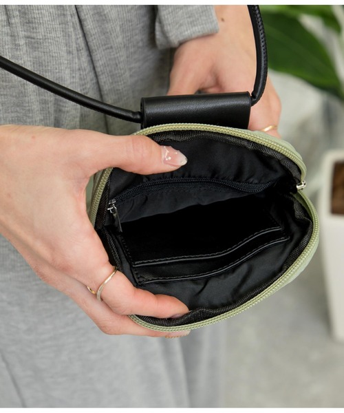 LATINA（ラティーナ）の「マルチWAYスマホショルダーバッグ（ショルダーバッグ・レディース・ブラック/カーキ・FREE）」の9枚目の写真