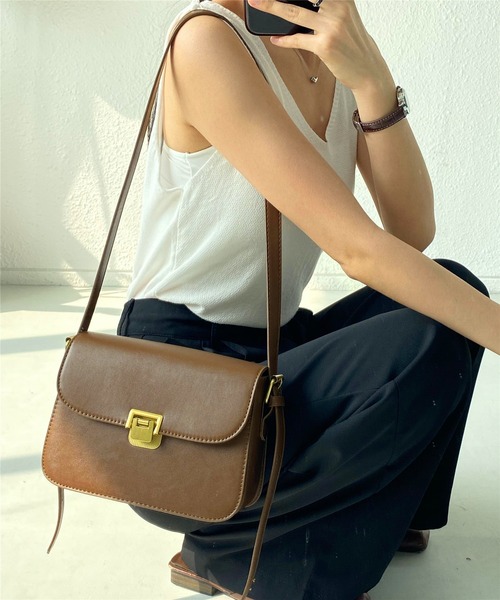 LA VORAGINE(ラ ヴォラジネ)の「2wayスクエアショルダーバッグ メッセンジャーバッグ(メッセンジャーバッグ・レディース・ブラック/ダークブラウン/ホワイト/ブラウン・FREE)」の4枚目の写真