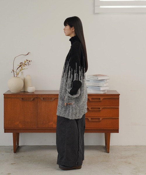 Aphlotus（アプロタス）の「ハイネック エルボーパッチ付き アームウォーマースリーブ グラフィック メランジニット（ニット/セーター・メンズ・グレー系その他/ブラウン系その他・MEDIUM/LARGE）」の15枚目の写真