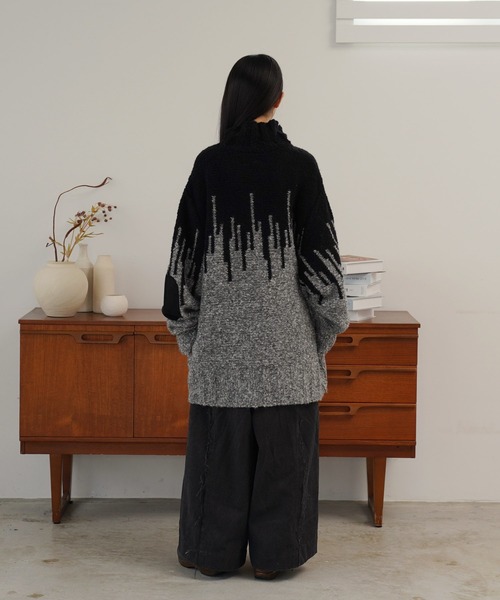 Aphlotus（アプロタス）の「ハイネック エルボーパッチ付き アームウォーマースリーブ グラフィック メランジニット（ニット/セーター・メンズ・グレー系その他/ブラウン系その他・MEDIUM/LARGE）」の16枚目の写真