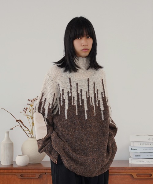 Aphlotus（アプロタス）の「ハイネック エルボーパッチ付き アームウォーマースリーブ グラフィック メランジニット（ニット/セーター・メンズ・グレー系その他/ブラウン系その他・MEDIUM/LARGE）」の22枚目の写真