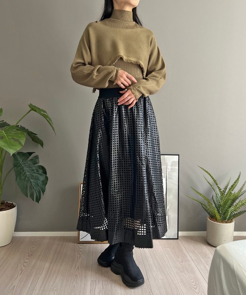 Jewelobe(ジュエローブ)の「ショートボレロ×ハイネックノースリニット アンサンブル(ニット/セーター・レディース・アイボリー/ブラック/カーキ・FREE)」の6枚目の写真
