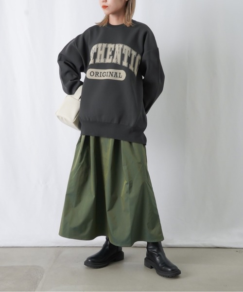 LUCA/LADY LUCK LUCA（ルカ/レディラックルカ）の「LC/LLL ロゴニットオーバーサイズプルオーバー / ボリューム袖カレッジロゴビックスウェット（ニット/セーター・レディース・オレンジ/オフホワイト/チャコールグレー・FREE）」の16枚目の写真