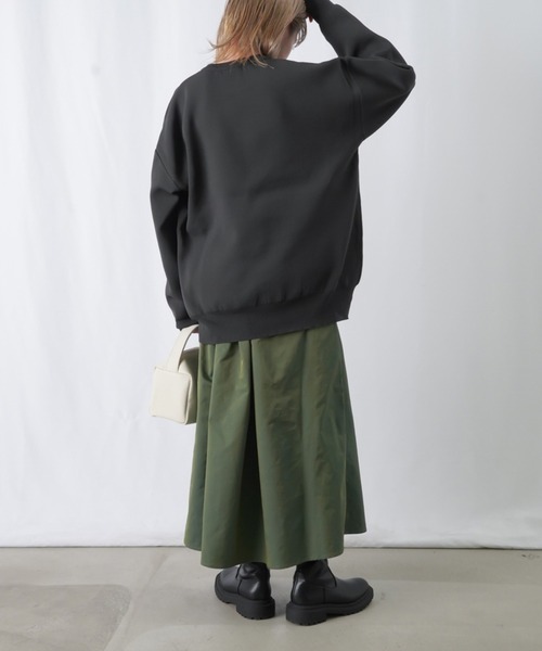 LUCA/LADY LUCK LUCA（ルカ/レディラックルカ）の「LC/LLL ロゴニットオーバーサイズプルオーバー / ボリューム袖カレッジロゴビックスウェット（ニット/セーター・レディース・オレンジ/オフホワイト/チャコールグレー・FREE）」の18枚目の写真